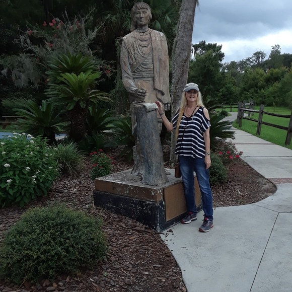 Meet the Posher Other - Meet your Posher, Shelly